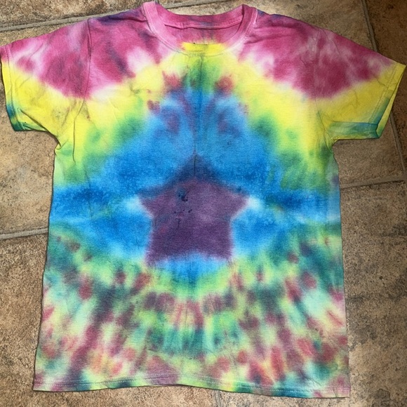 NWOT. XL KIDS STAR TIE DYE TSHIRT - Picture 2 of 4